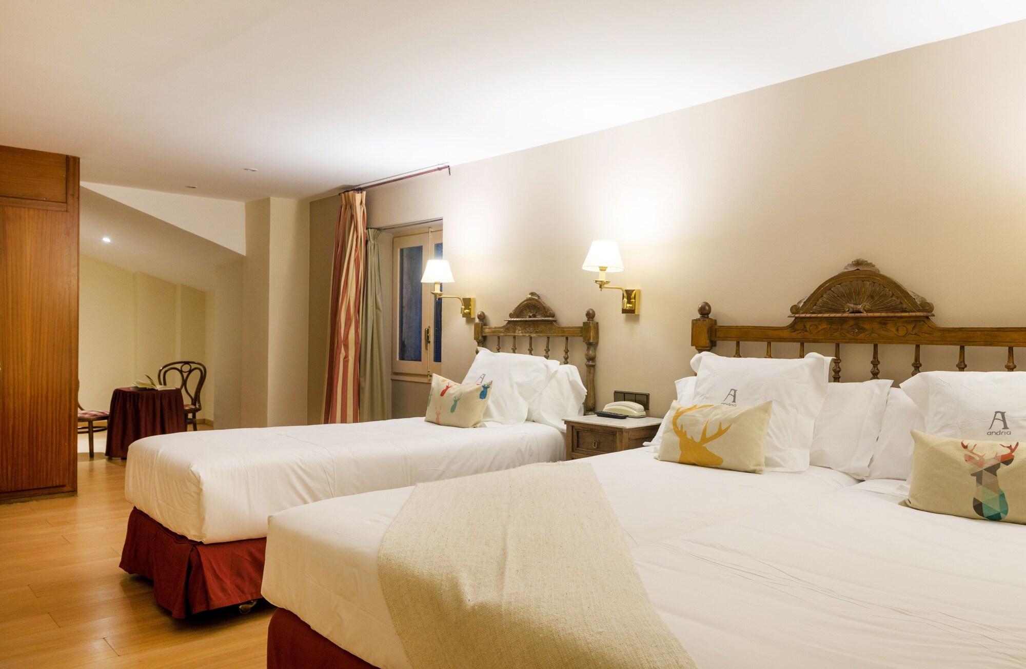 Hotel Andria Ла Сеу д'Ургел Екстериор снимка