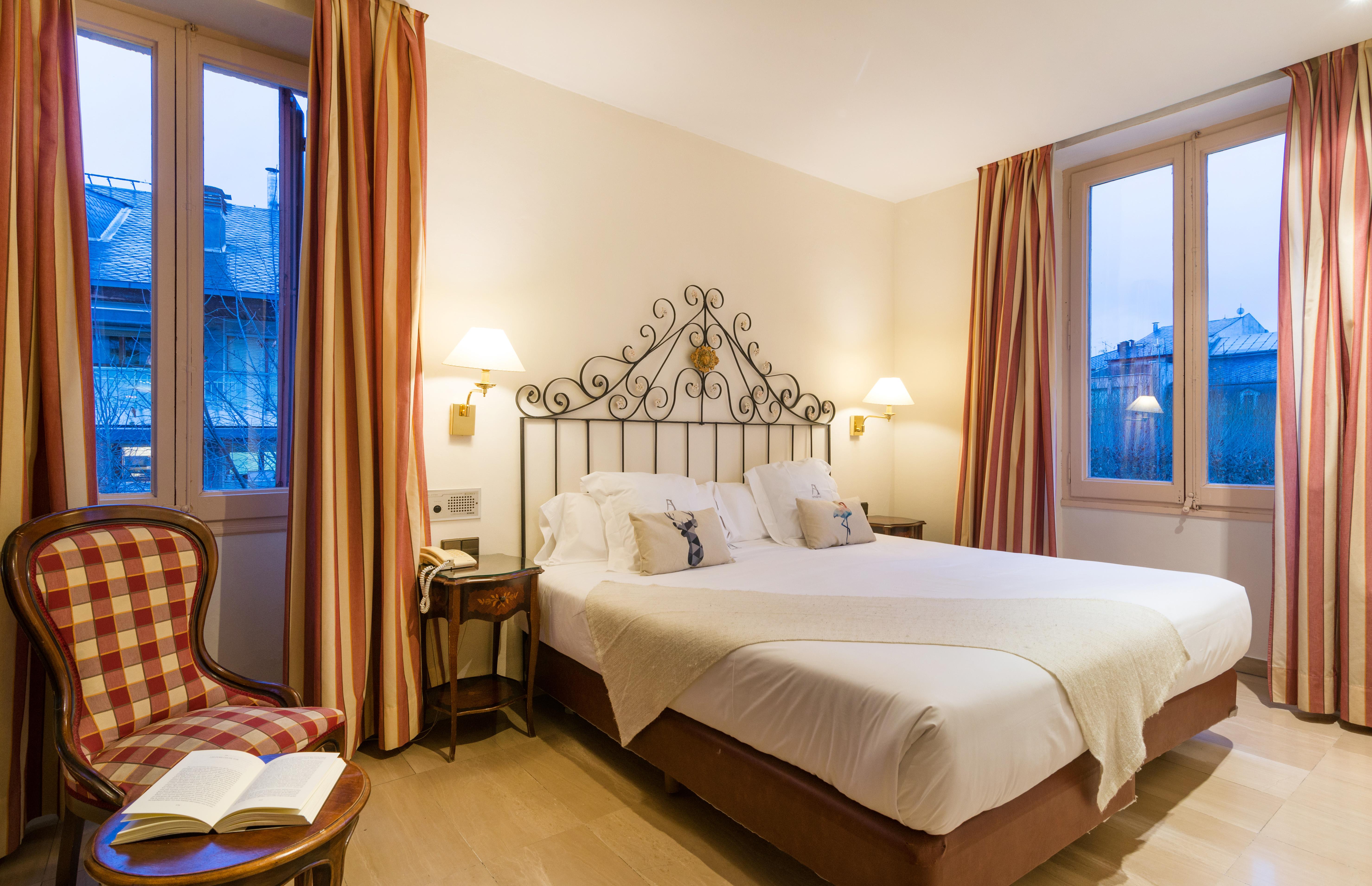 Hotel Andria Ла Сеу д'Ургел Екстериор снимка