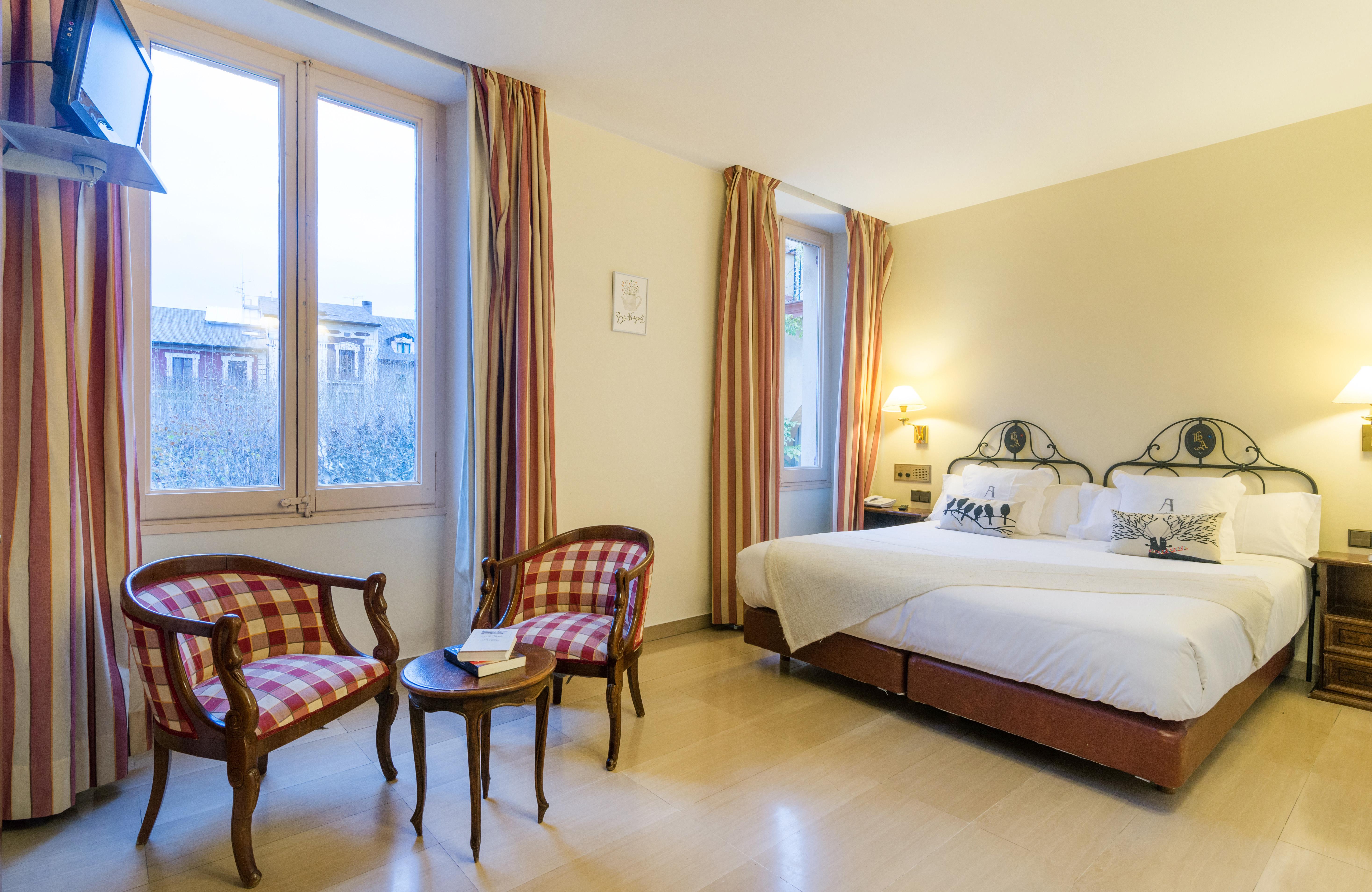 Hotel Andria Ла Сеу д'Ургел Екстериор снимка