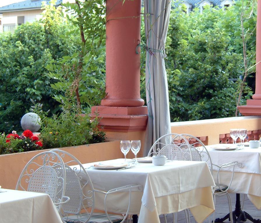 Hotel Andria Ла Сеу д'Ургел Екстериор снимка